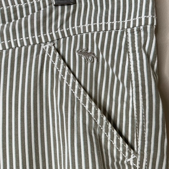 ABERCROMBIE & FITCH Cotton Jade / White Striped Cuffed Shorts US Sz 8 - Picture 9 of 11